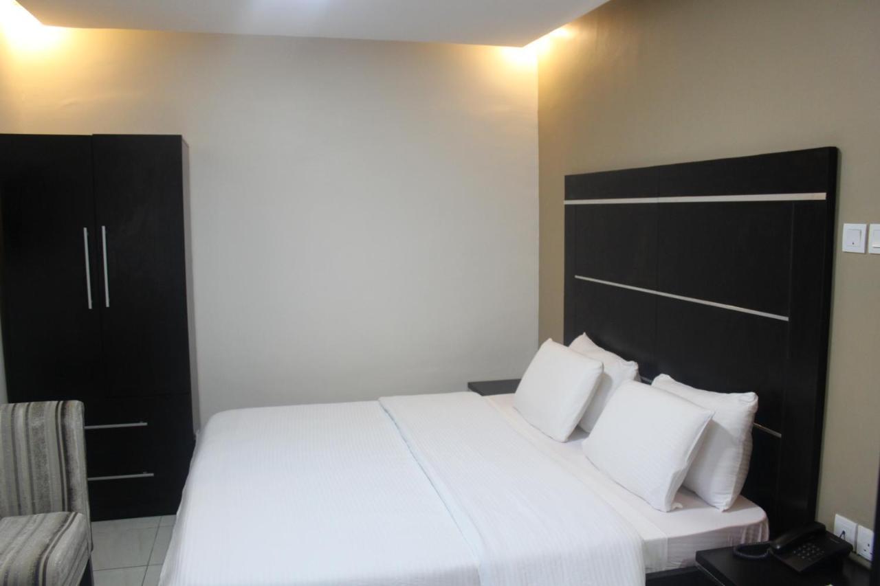 Urban Metro Inn Lagos Exteriör bild
